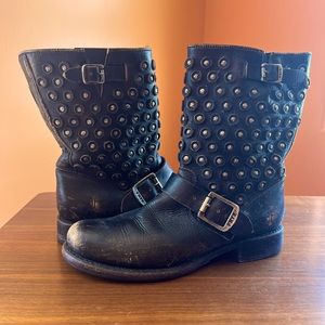 Frye 76406 Jenna Disc Moto Boot 7.5, short Distressed black